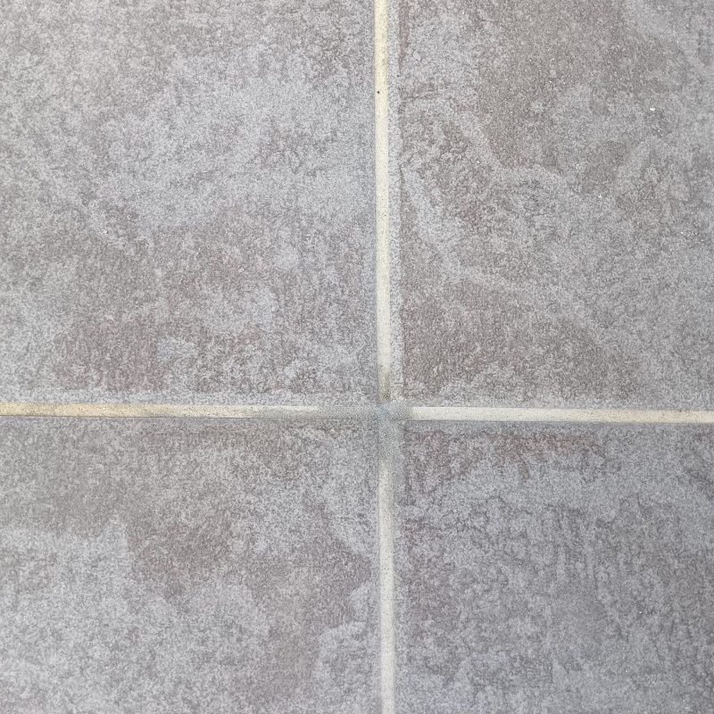 開けた穴をきれいに補修