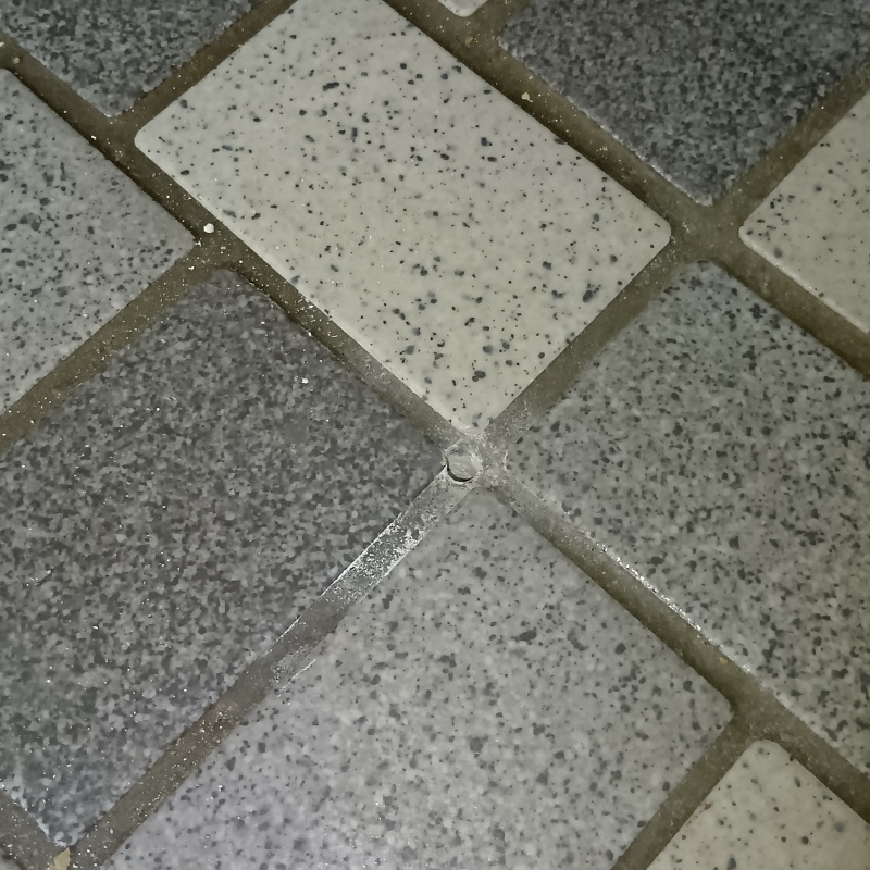 開けた穴を修復した様子