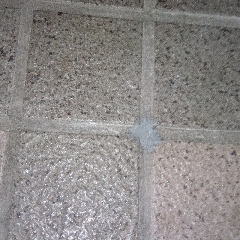 開けた穴を修復した様子