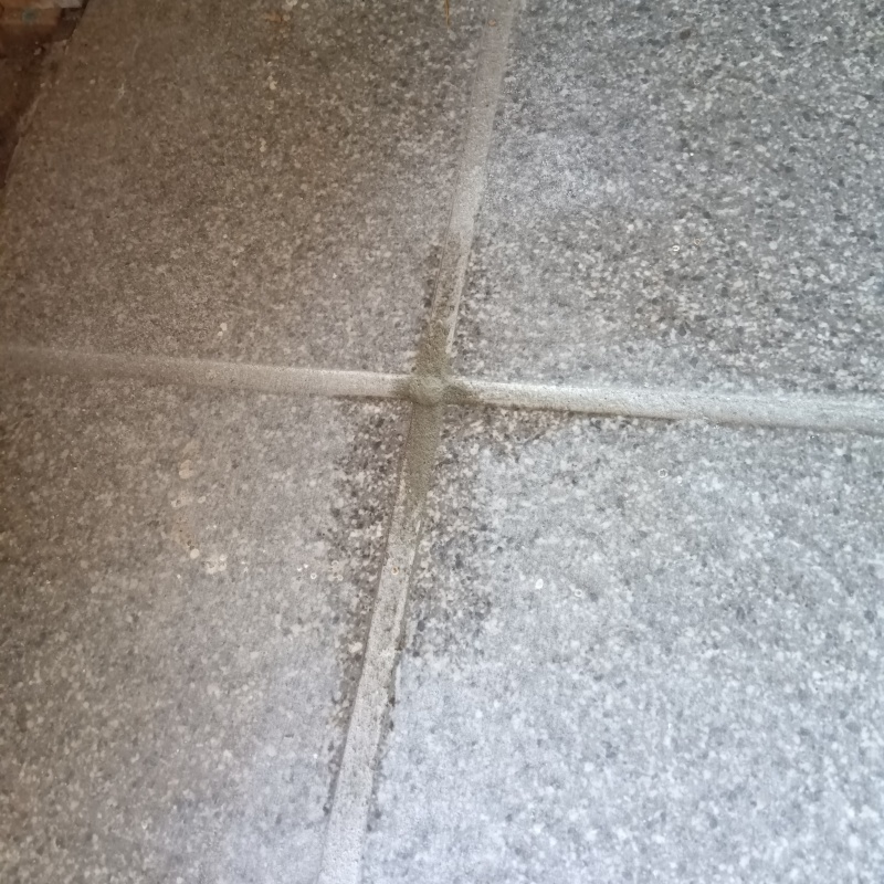 開けた穴を修復した様子