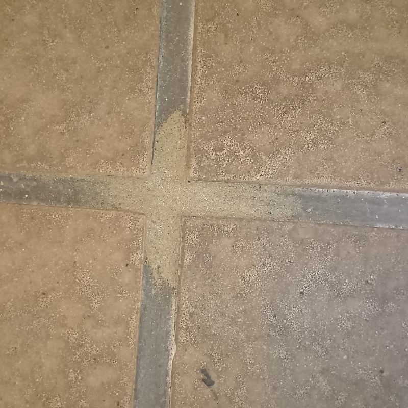 開けた穴を修復した様子