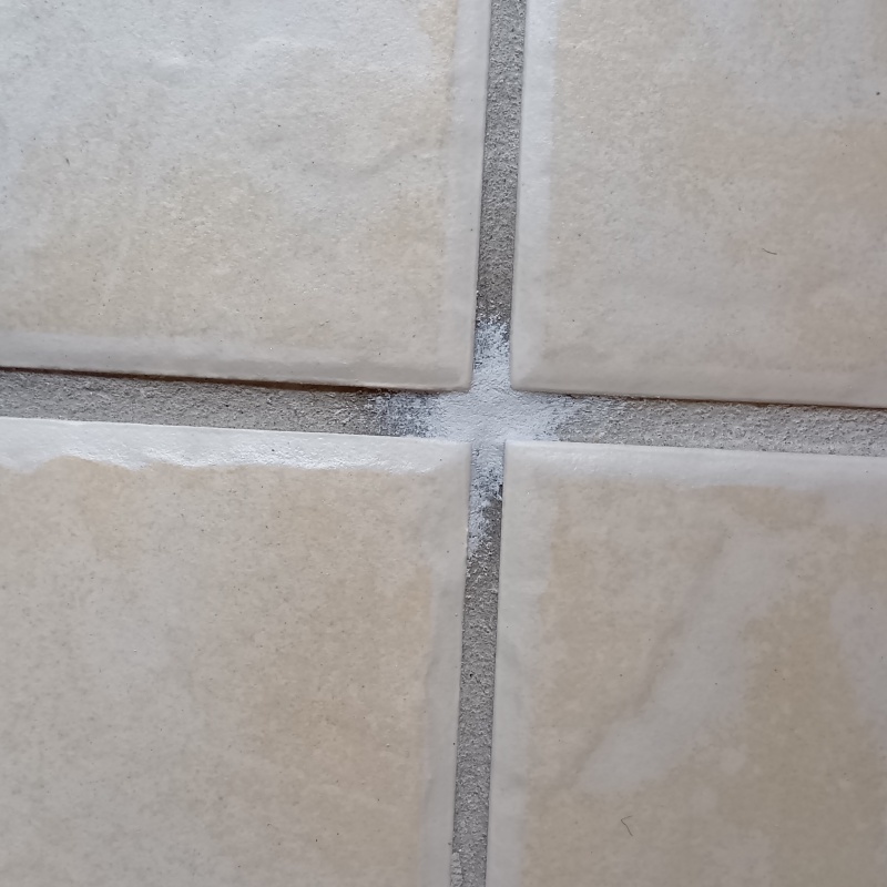 開けた穴を修復した様子