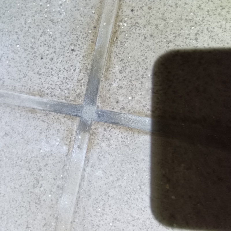 開けた穴を修復した様子