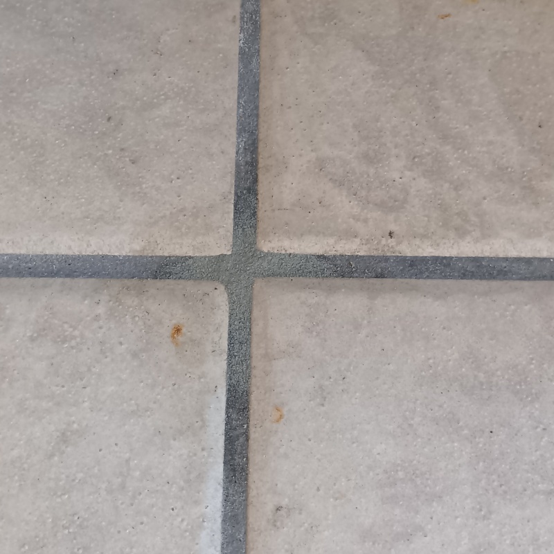 開けた穴を修復した様子