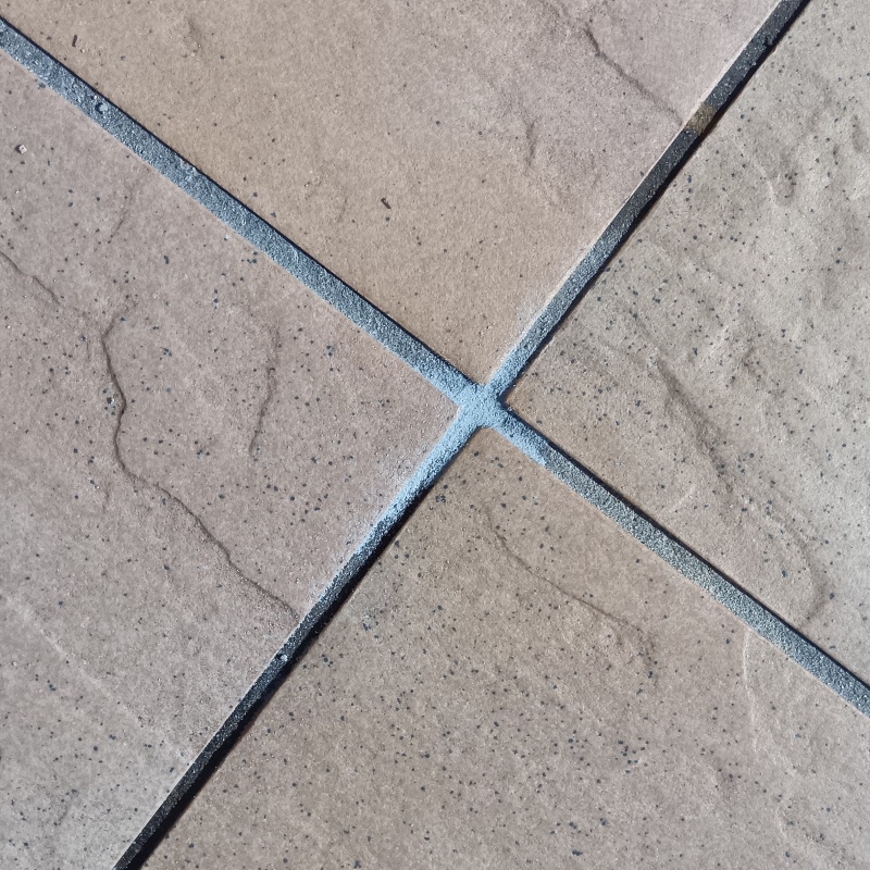 開けた穴をきれいに補修