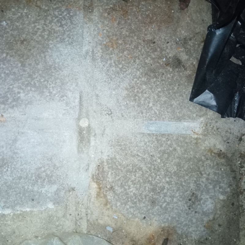 開けた穴を補修