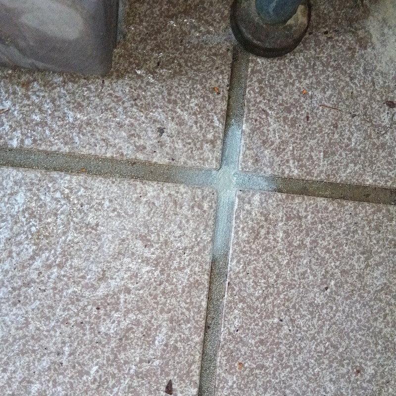 開けた穴を補修