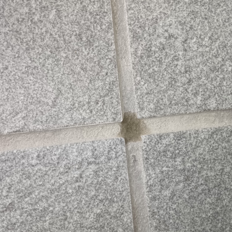 開けた穴を修復した様子