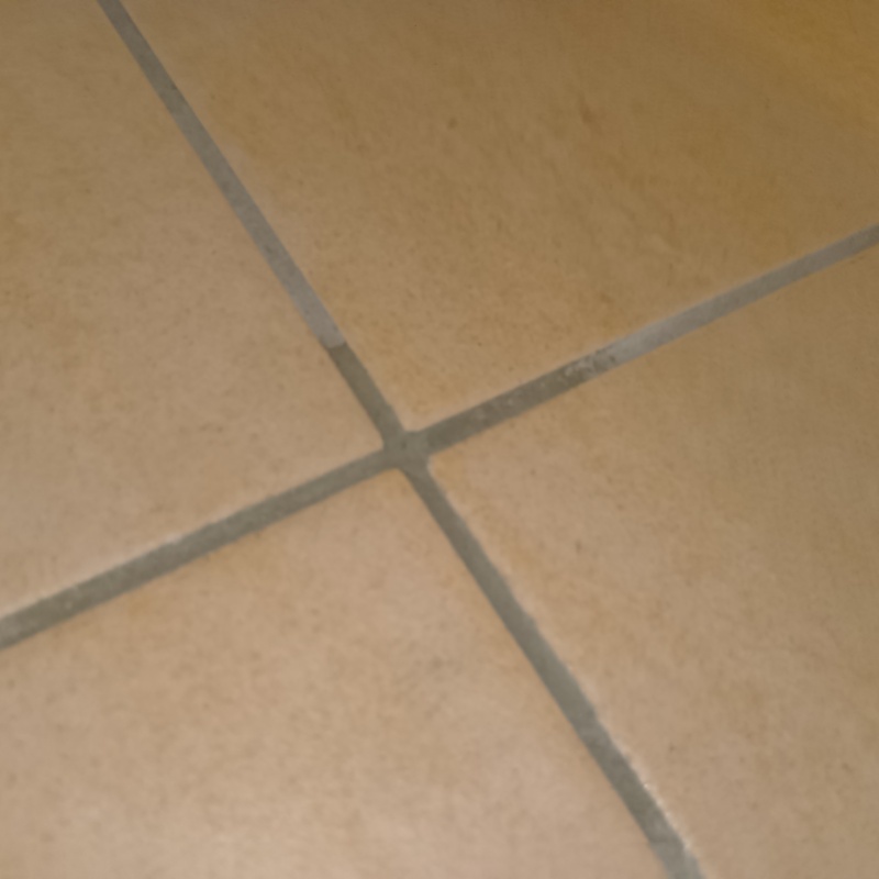 床に穴を開けて防蟻剤を注入