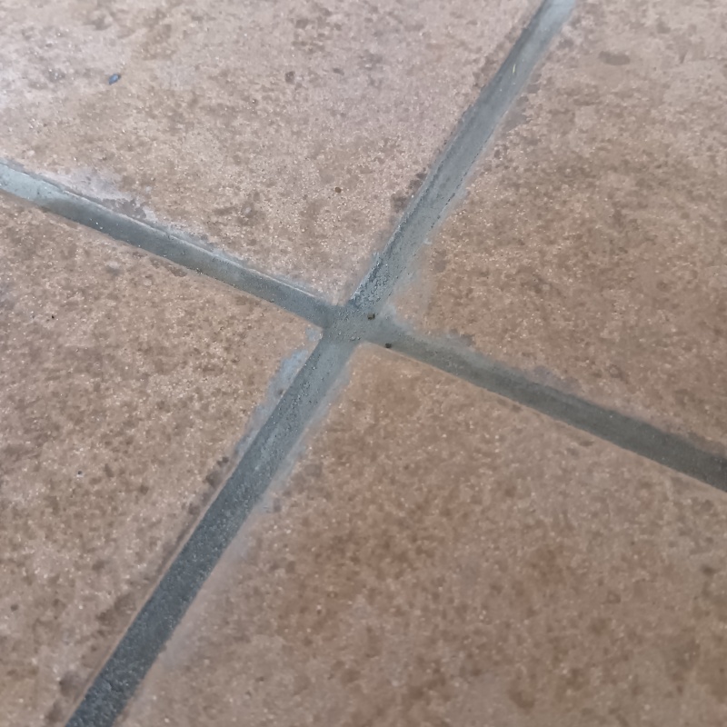 開けた穴を修復した様子