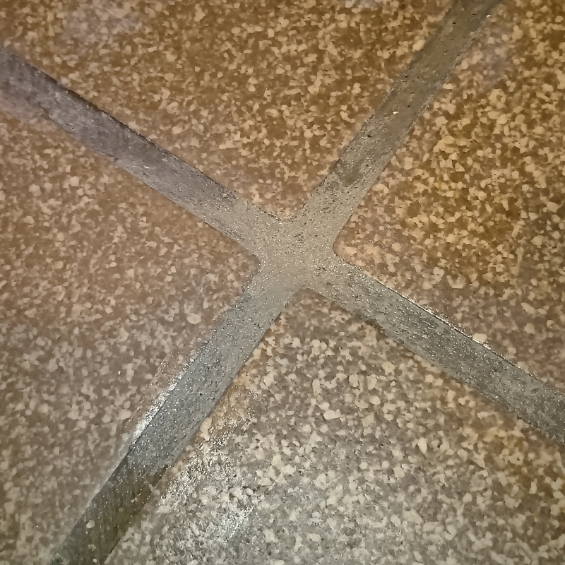 開けた穴を補修