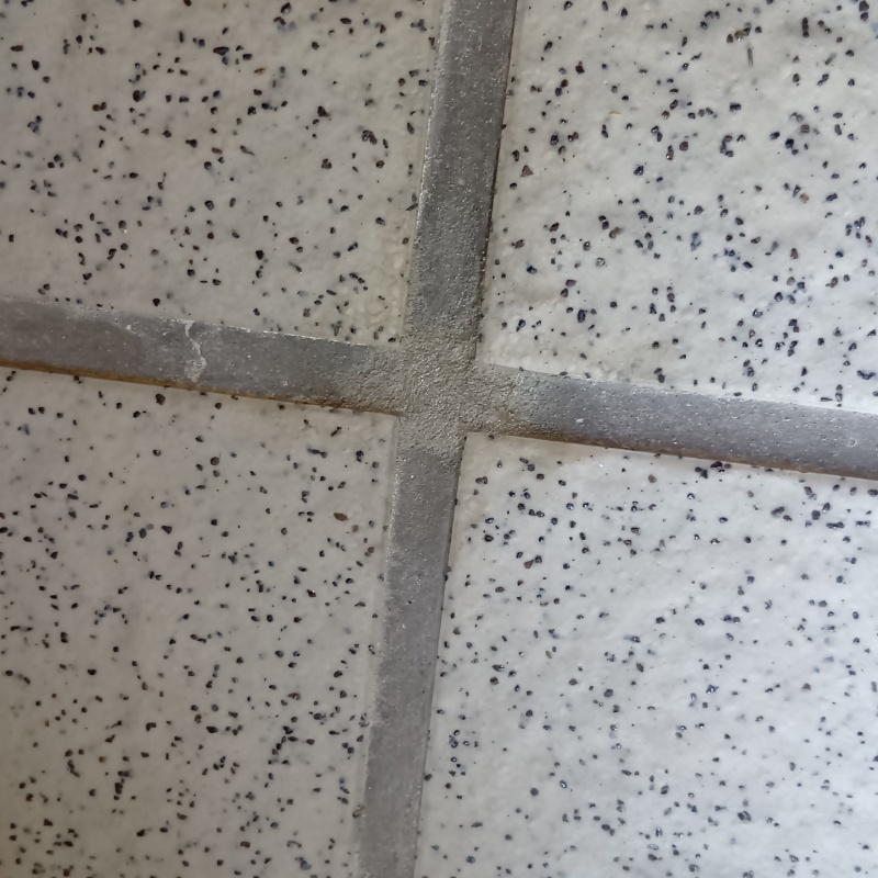 開けた穴を補修