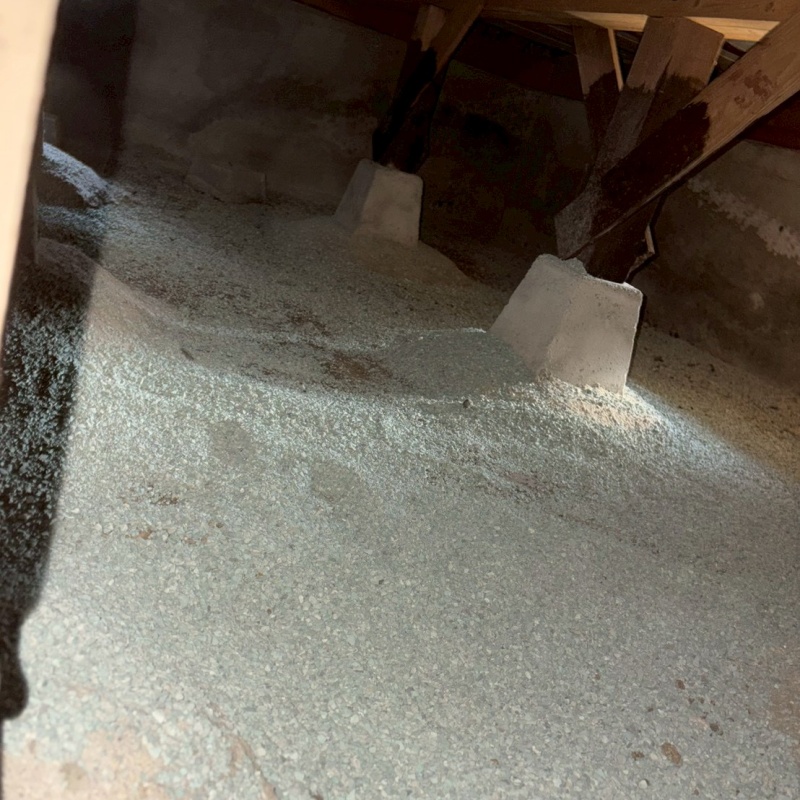 床下に調湿材を設置