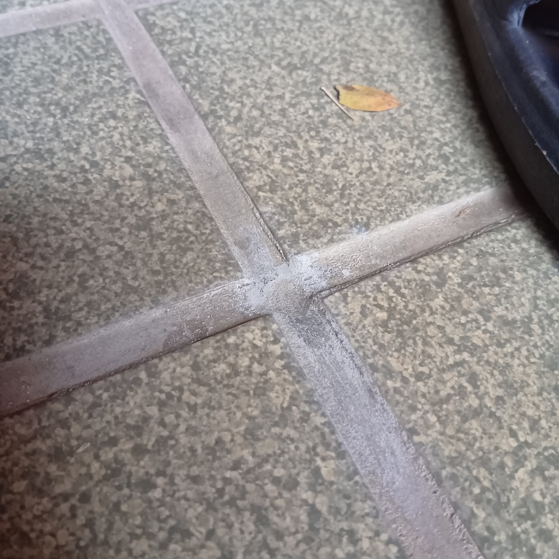 開けた穴を補修