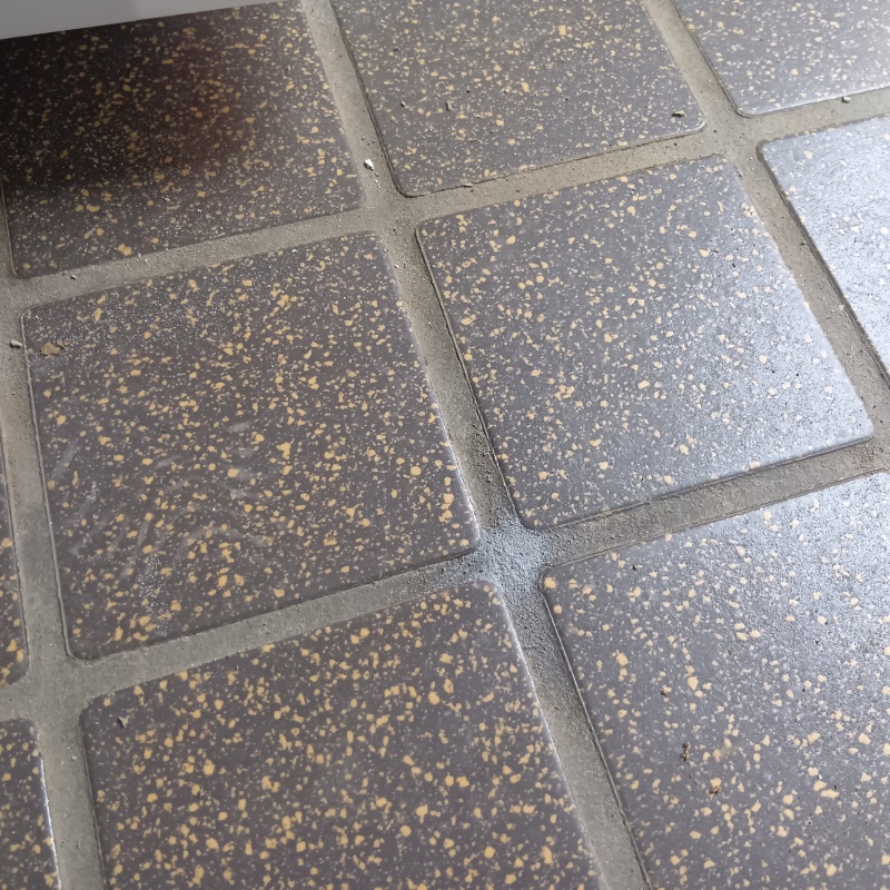 穴をきれいに補修