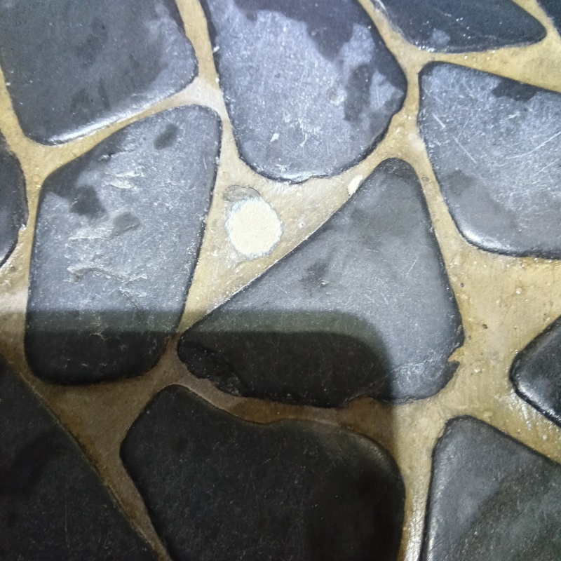 開けた穴を補修