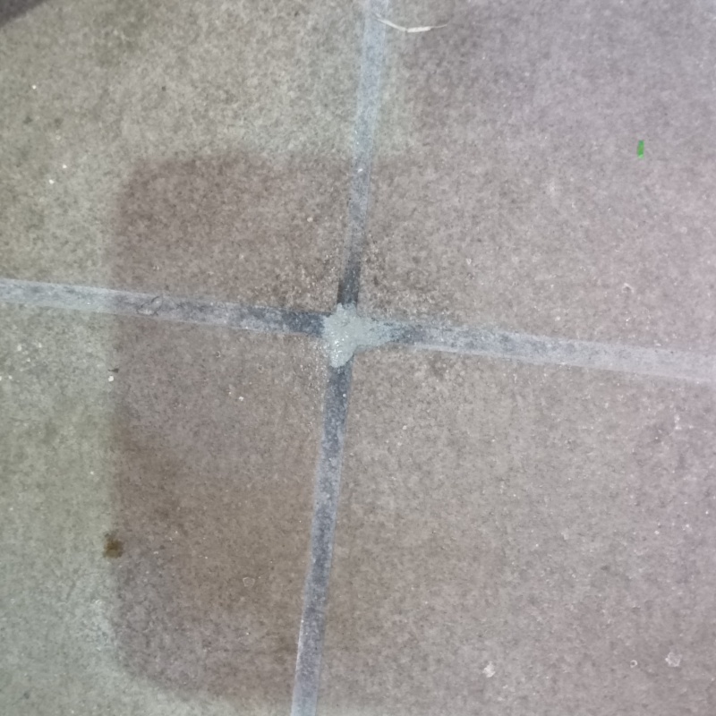 開けた穴を補修