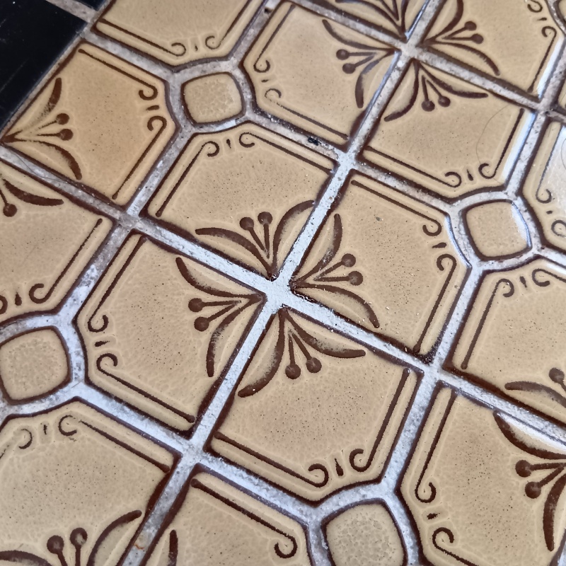 開けた穴を修復した様子