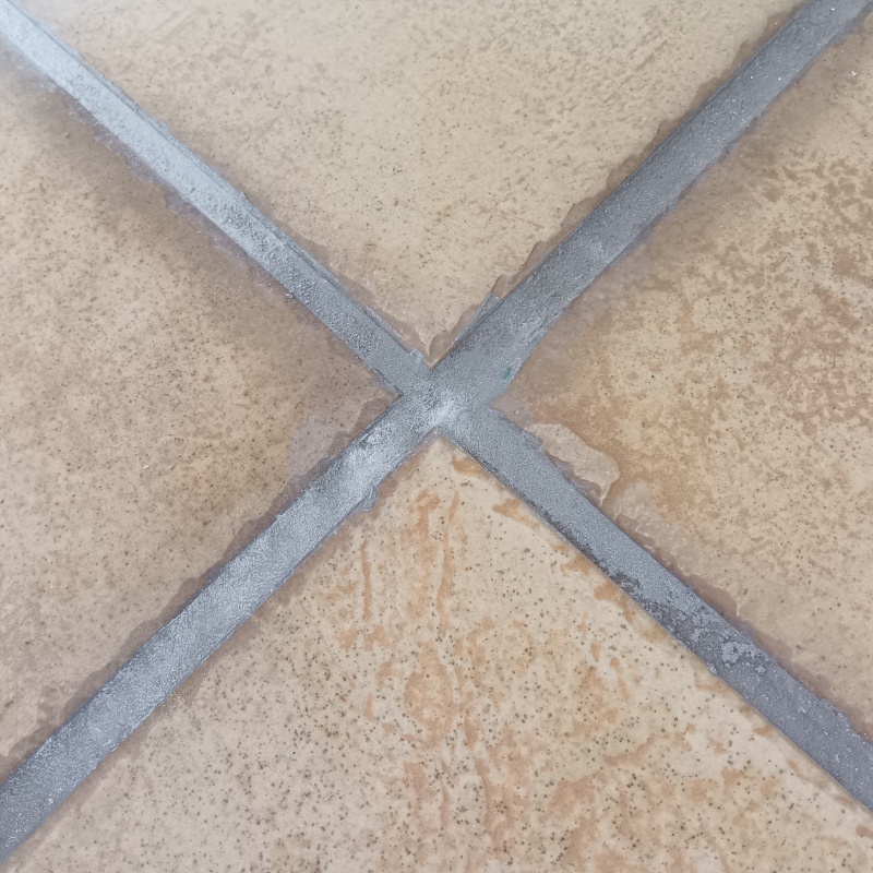 開けた穴を補修