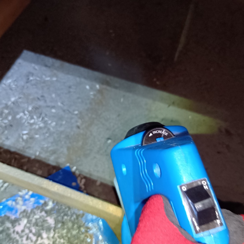 噴霧器で除菌剤を散布