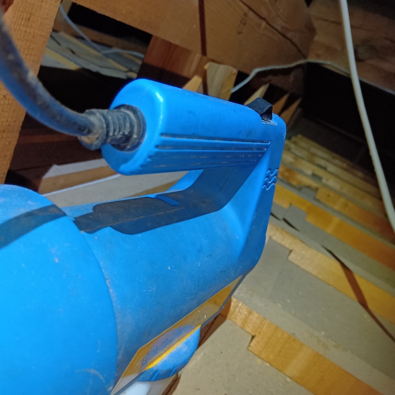 噴霧器で除菌剤を散布