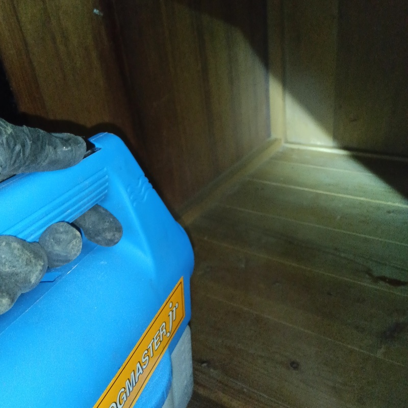 噴霧器で除菌剤を散布