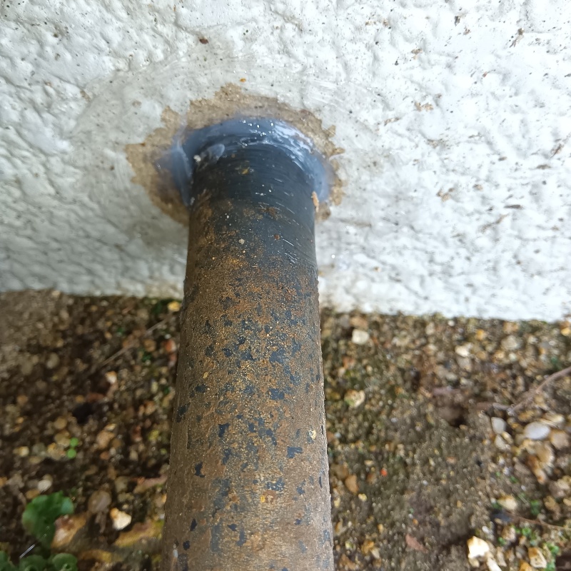 配管まわりのすき間を封鎖