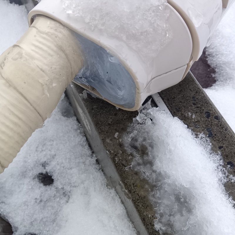 配管の導入部のすき間を封鎖