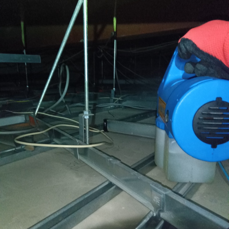 噴霧器で除菌剤を散布