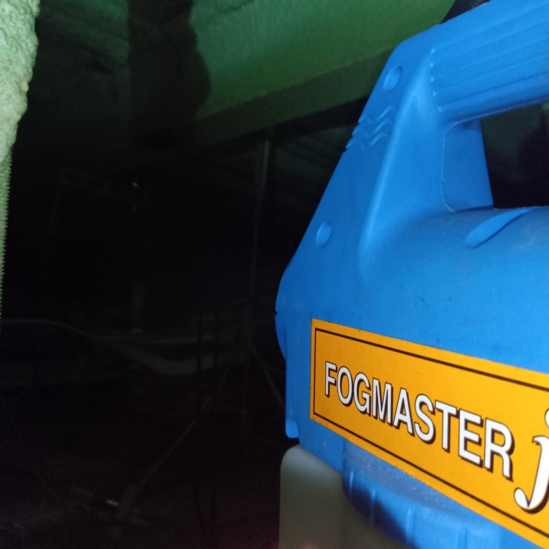 噴霧器で除菌剤を散布