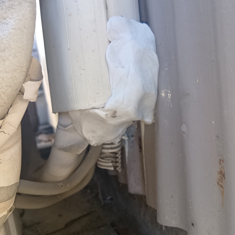 配管の導入部のすき間を封鎖