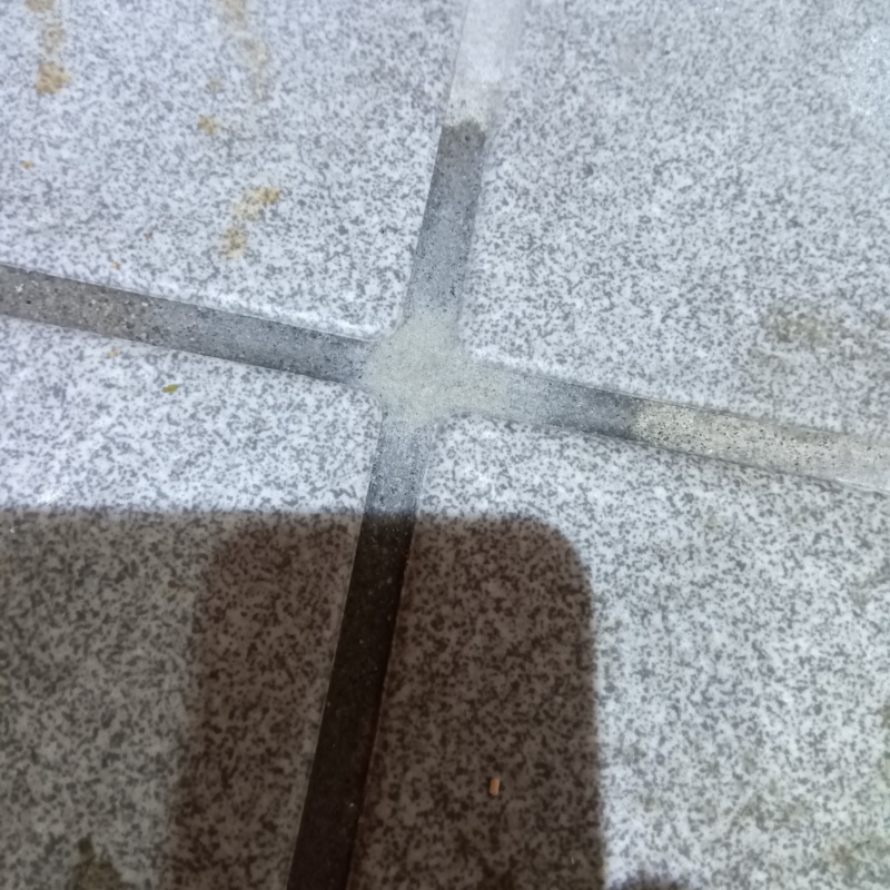 開けた穴を補修