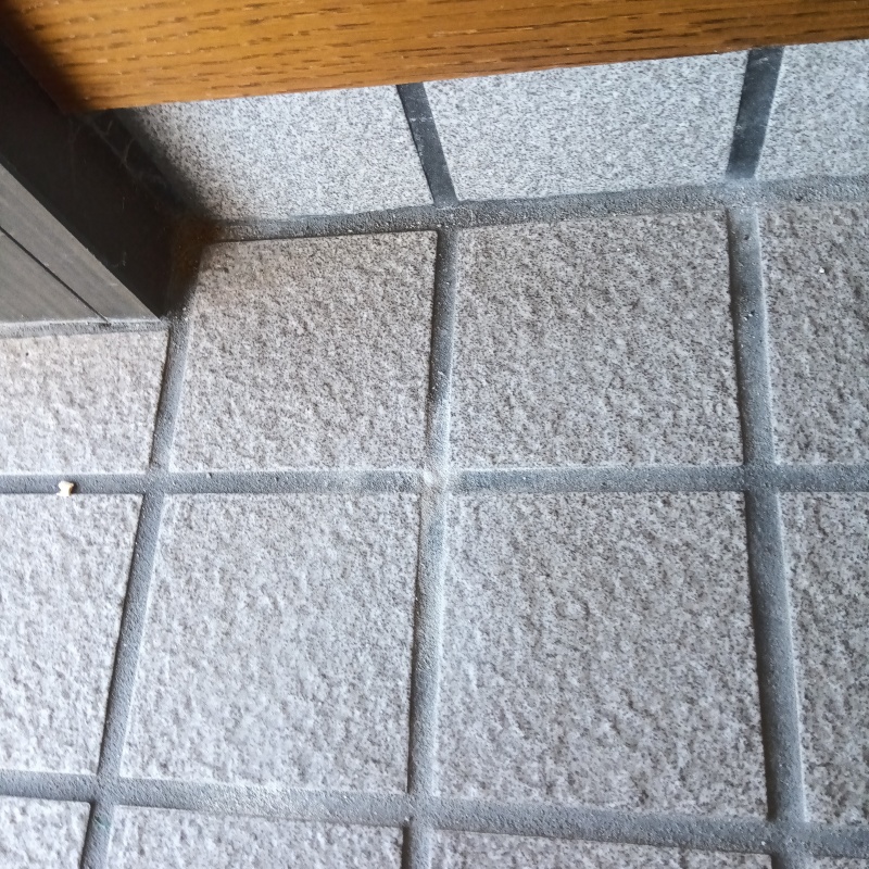 開けた穴を補修