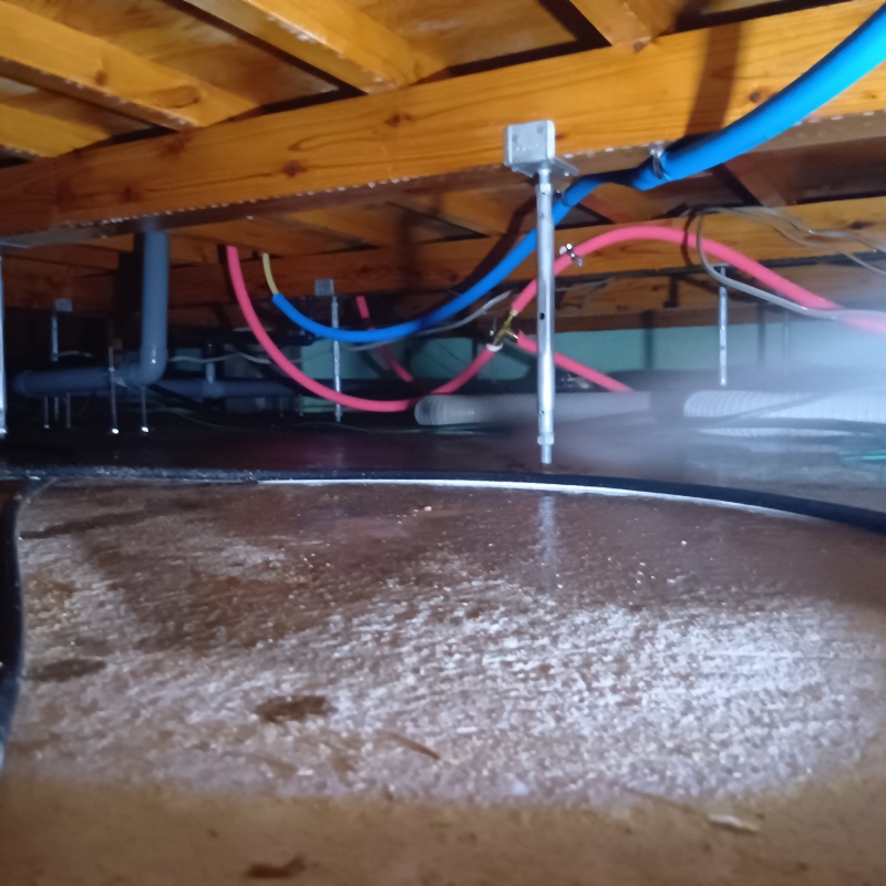 床下の地面に防蟻剤を散布