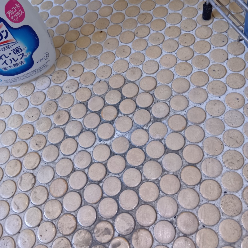 開けた穴を修復した様子