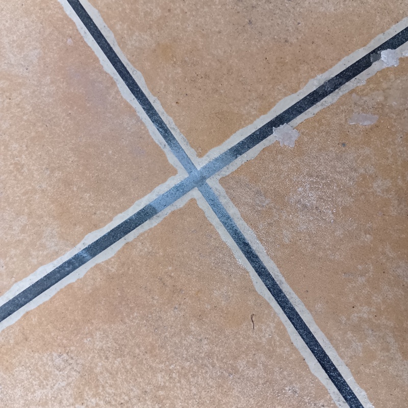 開けた穴を修復した様子