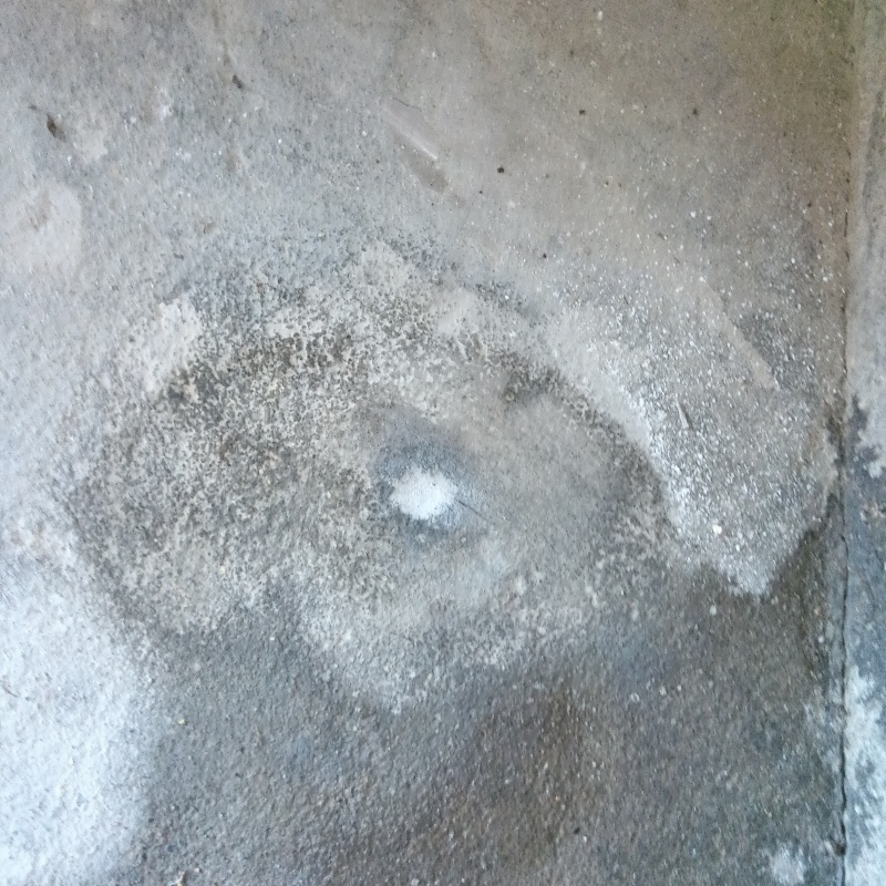 開けた穴を修復した様子