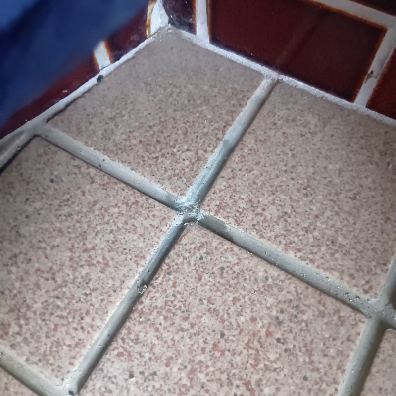 開けた穴を自然な形で補修