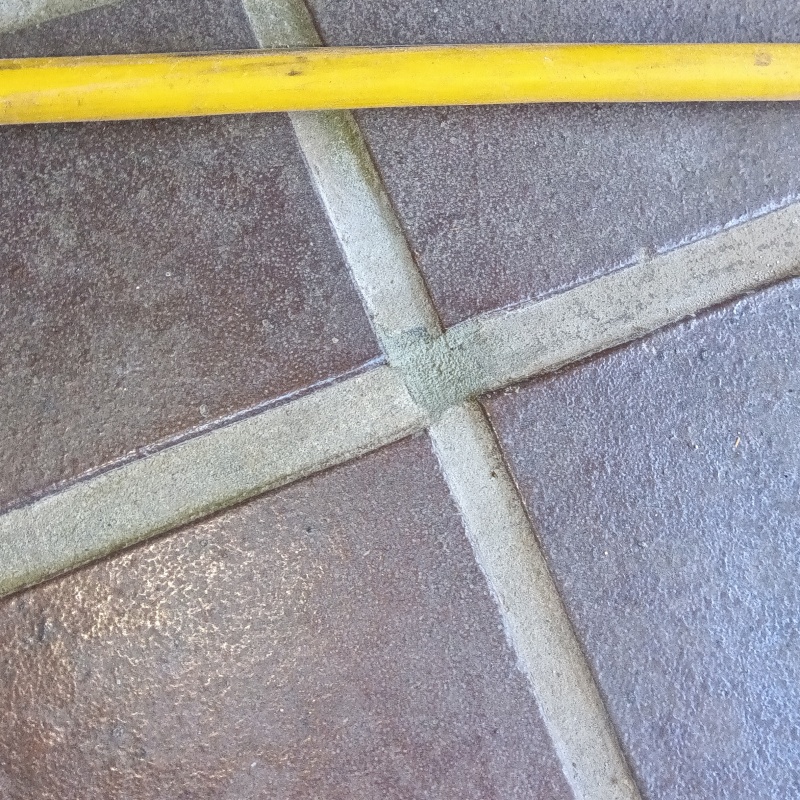 開けた穴をきれいに補修