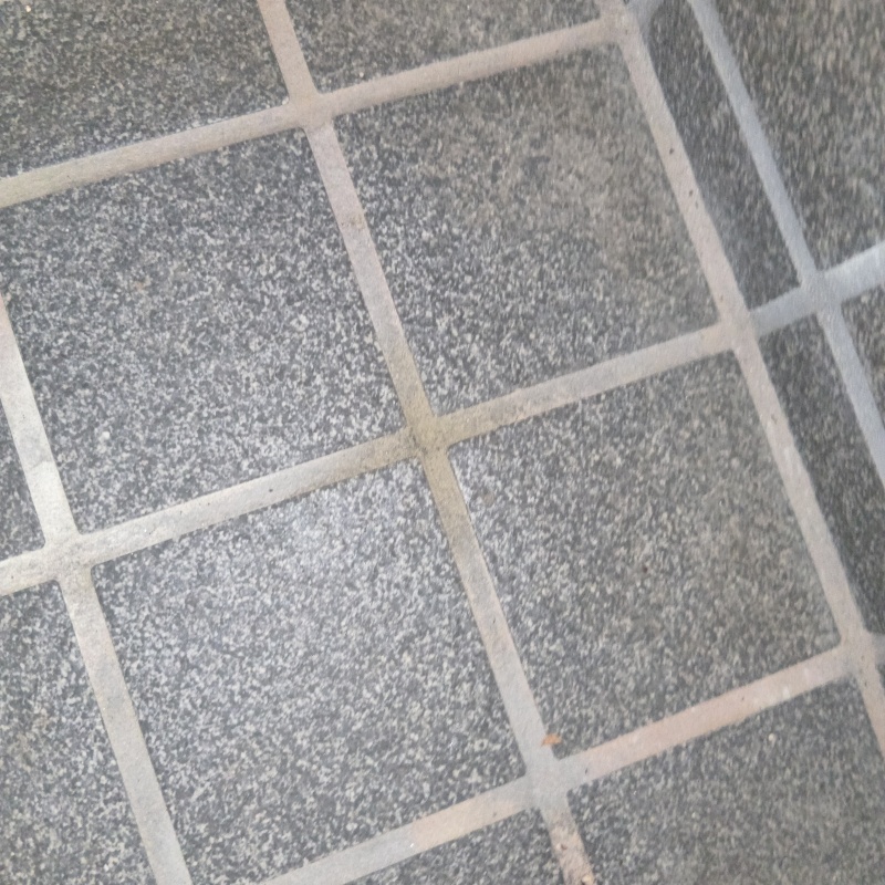 開けた穴をきれいに補修