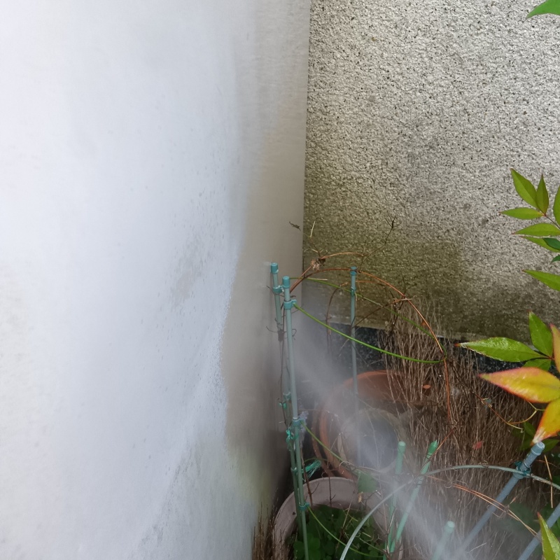 建物外周の土壌に防蟻剤を散布