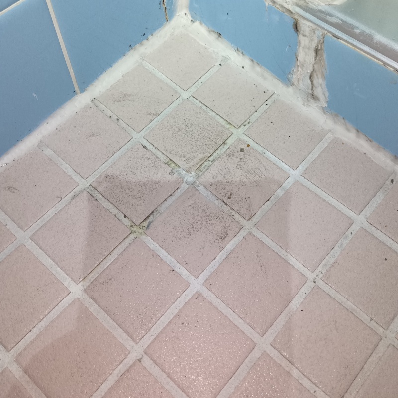 開けた穴を補修