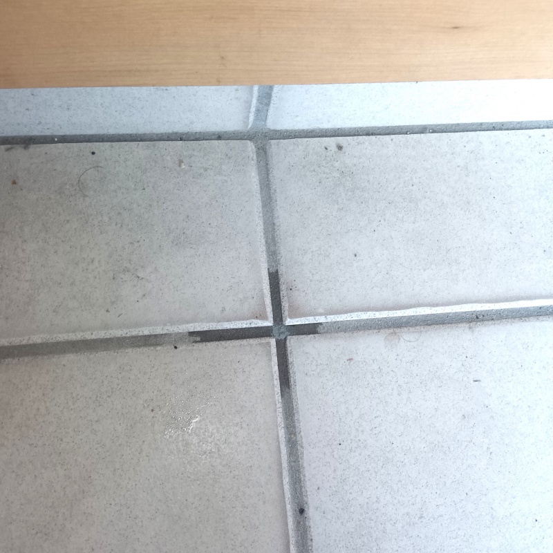 開けた穴をきれいに補修