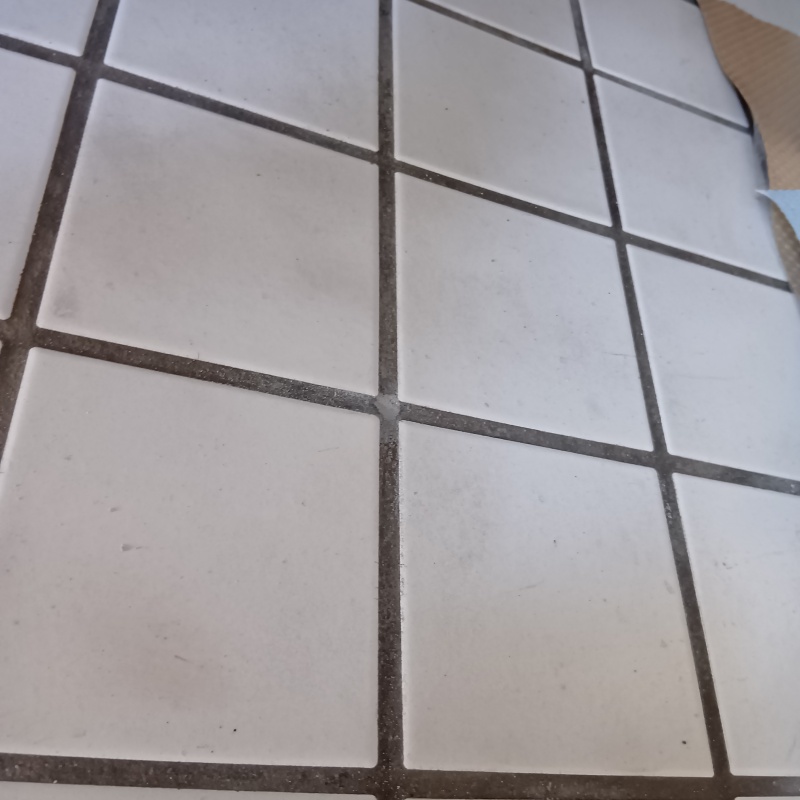 開けた穴をきれいに補修