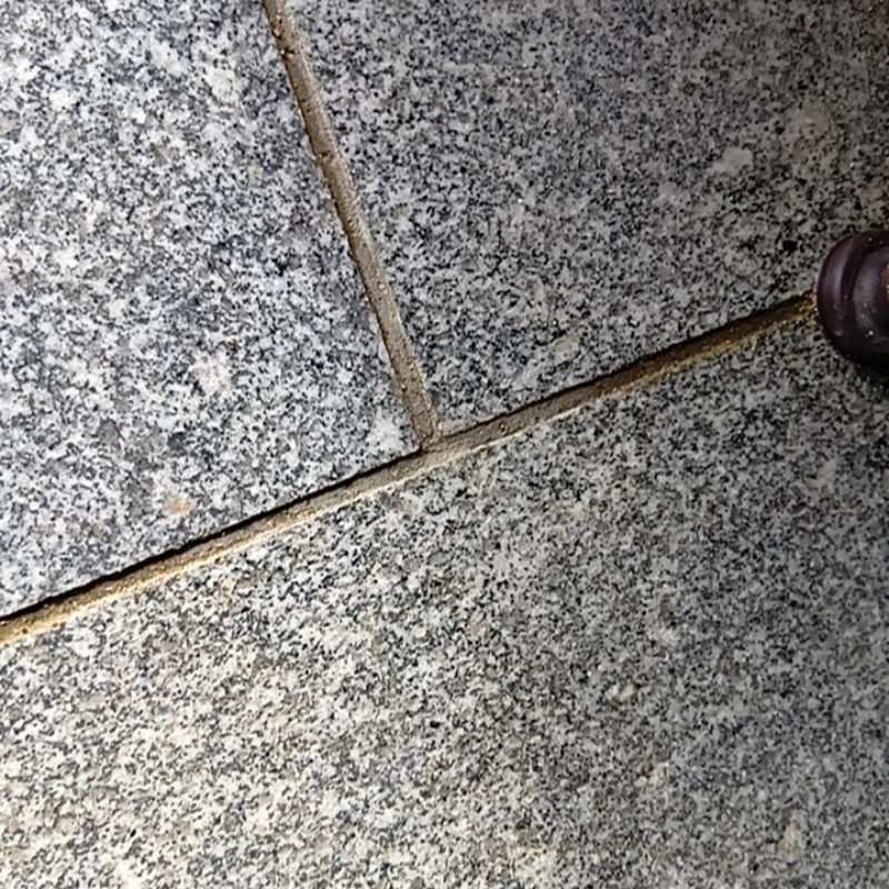 開けた穴を自然なかたちで補修