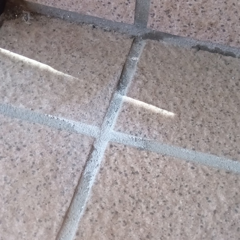 開けた穴を補修