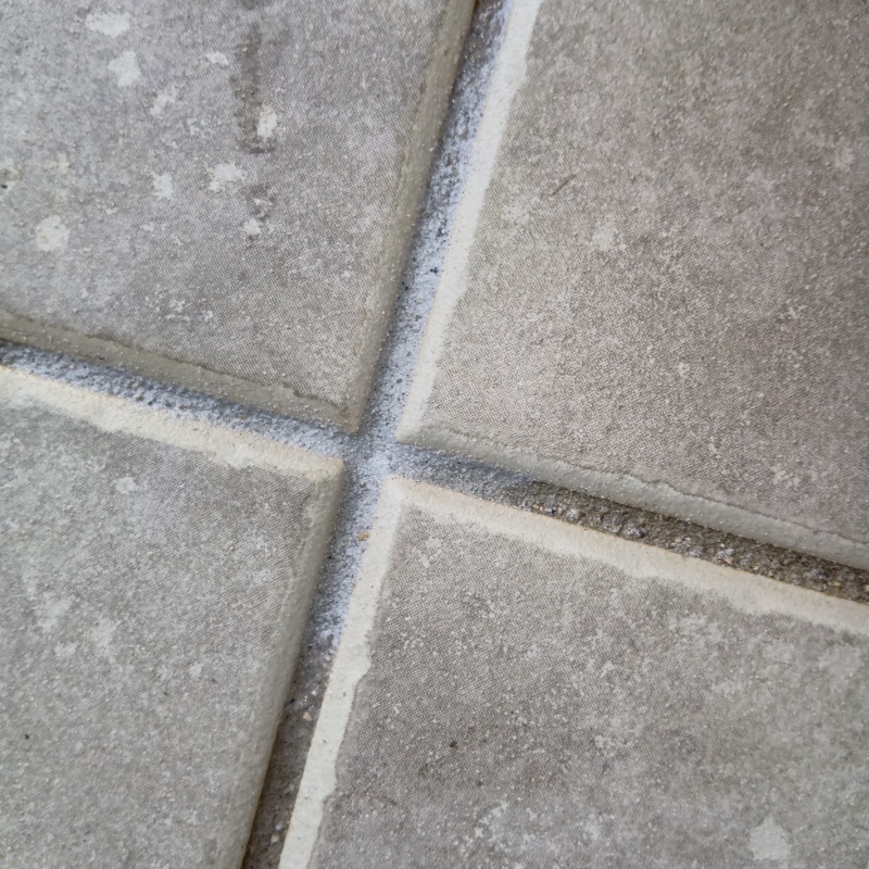 開けた穴を自然な形で補修