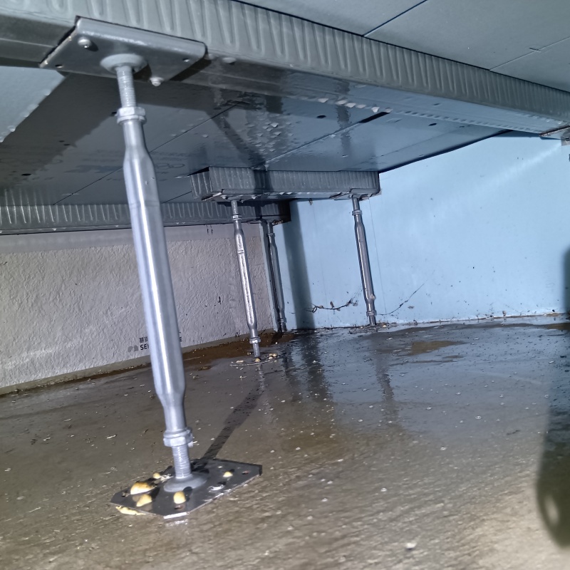 地面・基礎に防蟻剤を散布した様子