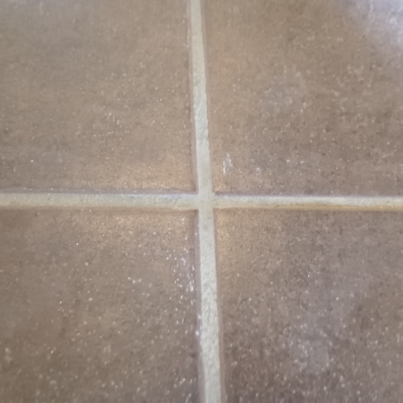 開けた穴を補修