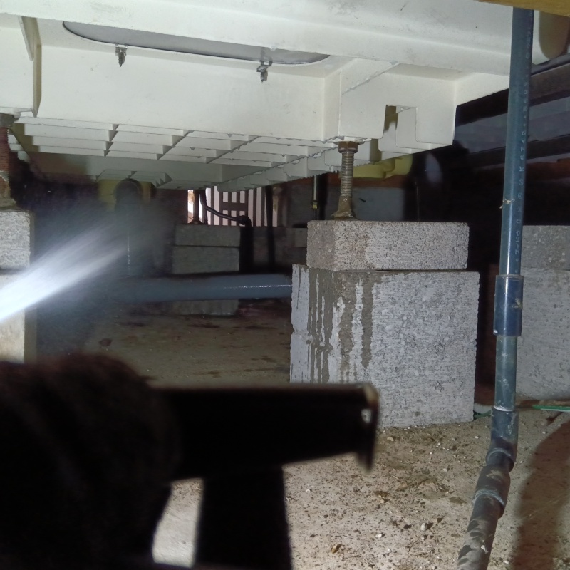 ベタ基礎・束石に防蟻剤を散布